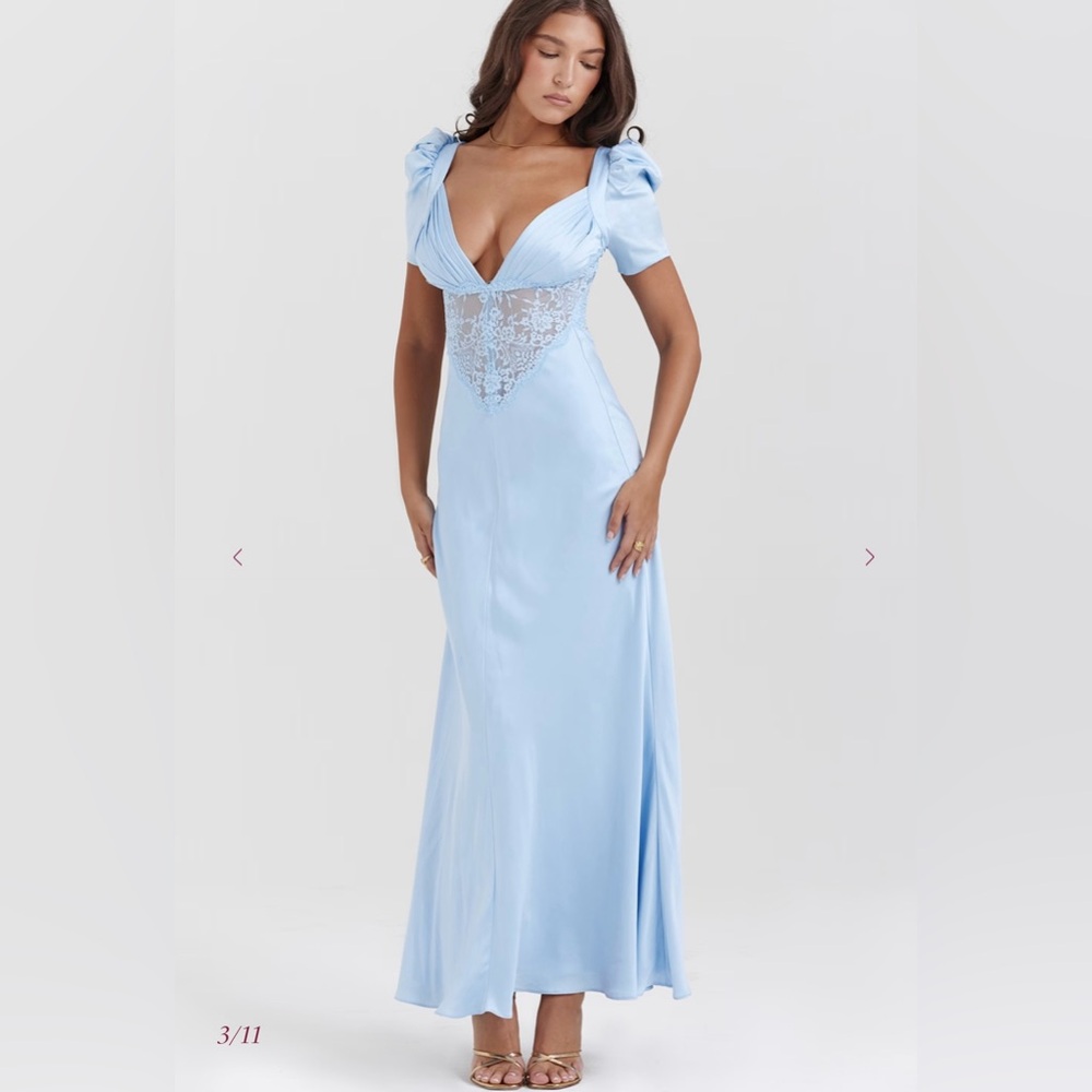 Elegant Blue Lace Evening Gown - Picture 3 of 9